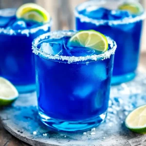 Blue salt for men – mineral-rich hydration drink served in a clear glass with Persian blue salt.
